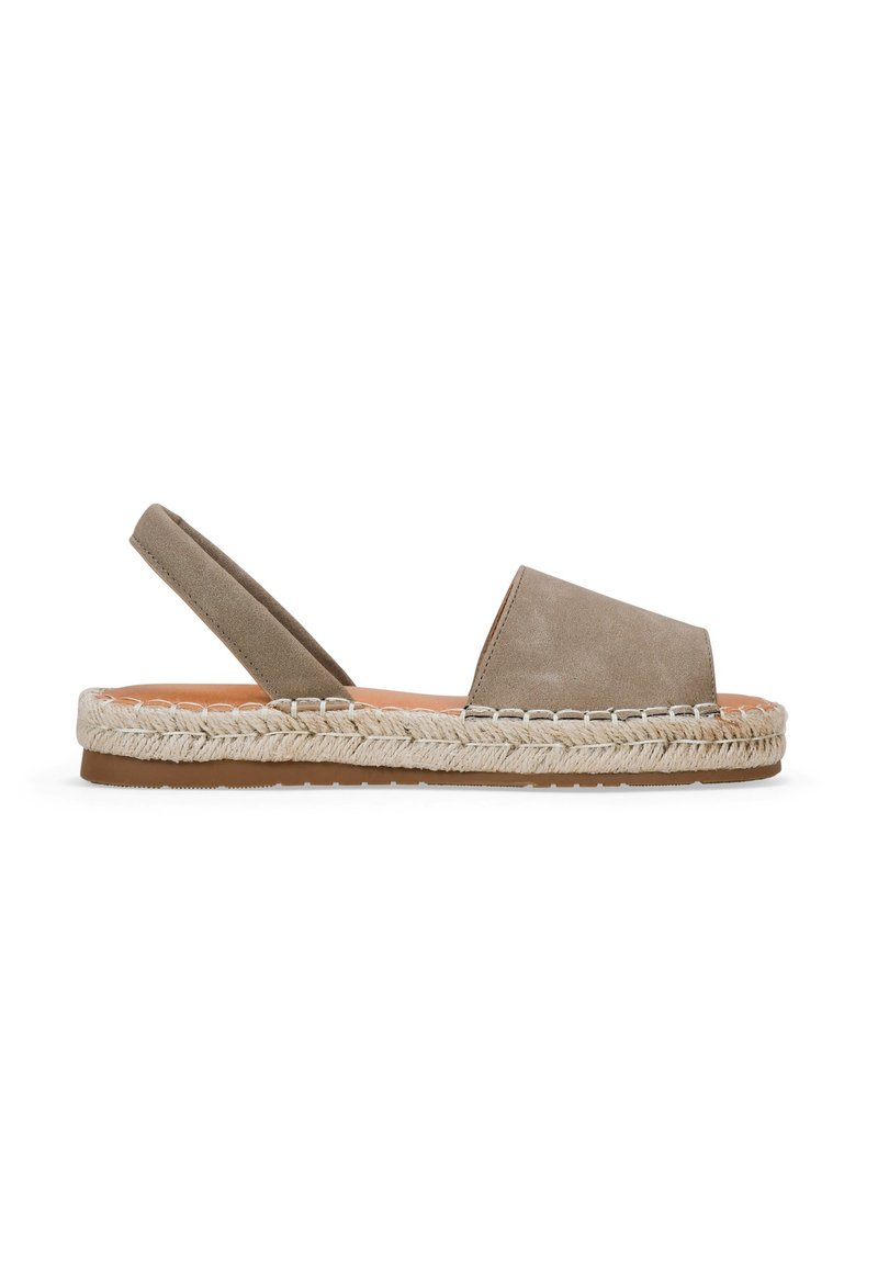 Sandali espadrilles in suede beige con suola piatta, design open toe e finiture in juta intrecciata. Presentano una comoda fascia slingback.