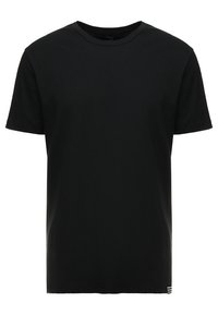 Černé bavlněné tričko s kulatým výstřihem, krátkými rukávy a minimálními bílými pruhy blízko zakončení pro detail. Měkká textilie a standardní střih.