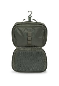 Neceser de viaje colgante de color verde oscuro con dos compartimentos con cremallera, uno con bolsillo de malla, y un gancho de plástico en la parte superior.