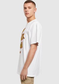 Merchcode THIN LIZZY - THE BOYS STACKED HEAVY - T-shirts med print - white