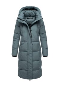 Manteau long matelassé de couleur bleu-vert discret, avec un col haut, une capuche ajustable, une fermeture éclair à l'avant et des poignets élastiques. Texture douce et motif matelassé.