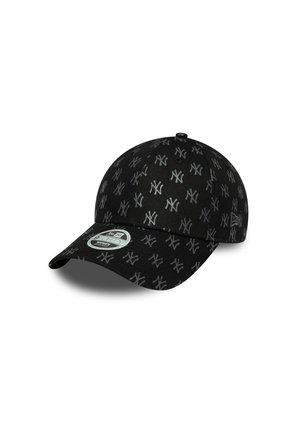 Casquette de baseball noire avec un motif répétitif du logo gris des New York Yankees, dotée d'une visière courbée et d'un bouton cousu sur le dessus.