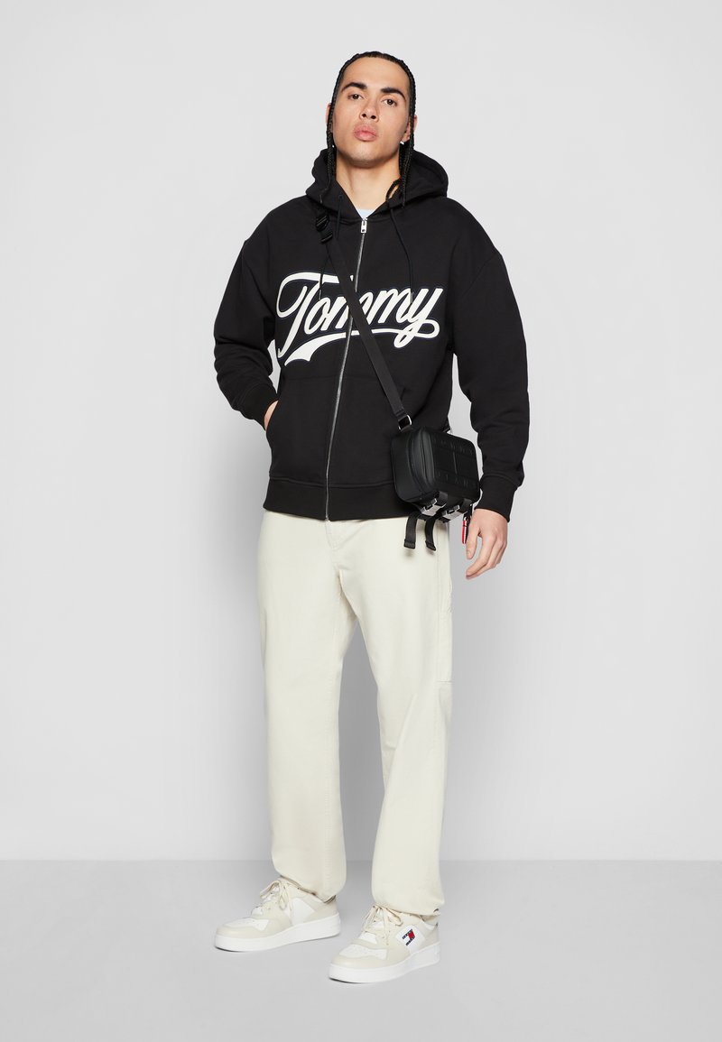 Tommy Jeans RETRO BASKET ESS - Joggesko - beige