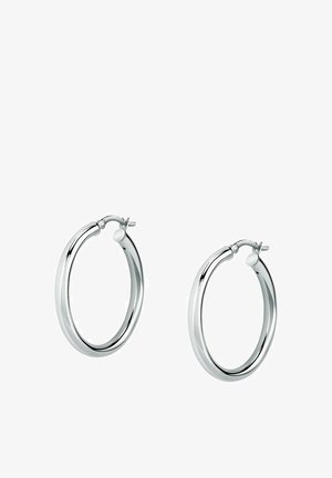 Boucles d'oreilles en métal argenté avec une surface lisse et polie et un design arrondi. Équipées d'une fermeture à charnière sécurisée pour un port facile.