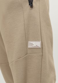 Jack & Jones JPSTWILL AIR PANTS - Pantalones deportivos - crockery