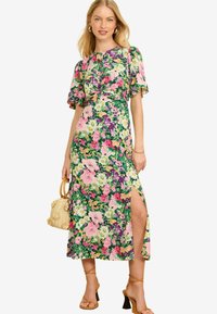Love & Roses FLUTTER SLEEVE TWIST DETAIL MIDI   REGULAR FIT - Vapaa-ajan mekko - green floral