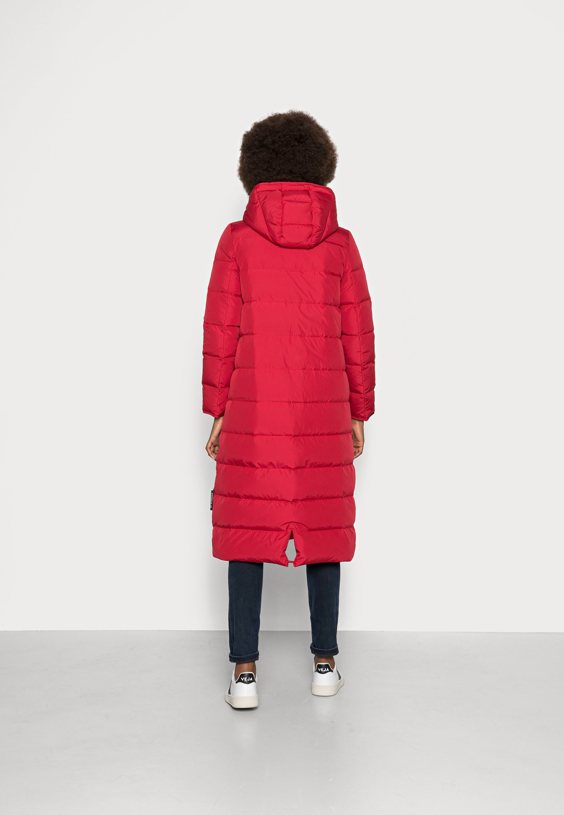 abrigo plumas rojo