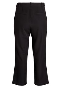 Črne krojene hlače s ravnim krojem, sijočo teksturo in dvema zadnjima žepoma. Rob je na dnu rahlo razširjen.