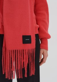 someday. SOFT FRINGE - Sjaal - cosmic coral