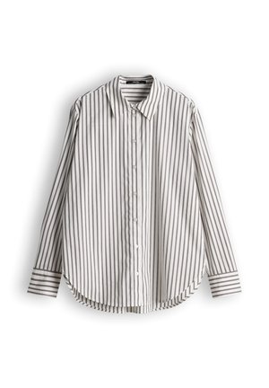 Wit overhemd met smalle zwarte verticale strepen, een puntige kraag, lange mouwen en een gebogen zoom.