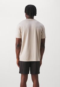 Puma PERFORMANCE TEE - Camiseta deportiva - putty