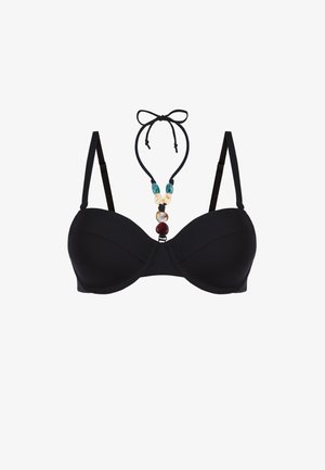 Czarny ocieplany top bikini z regulowanymi ramiączkami na ramiona i wiązaniem na szyi w stylu halter, ozdobiony kolorowymi koralikami w odcieniach niebieskiego, białego, brązowego i czerwonego.