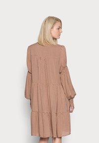Freequent ADNEY NAVI - Vestido camiseiro - silver mink mix