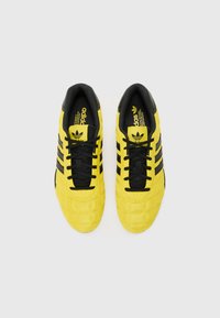 adidas Originals ADIRACER UNISEX - Tossud - yellow/core black/core black