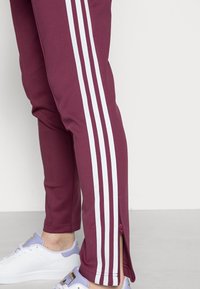 adidas Originals Träningsbyxor - bordeaux