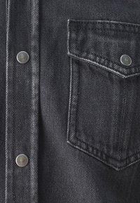 Thumbnail Image 5