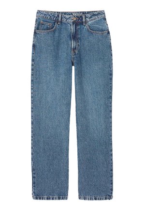 Jean en denim bleu à jambe droite avec bouton frontal, fermeture éclair, passants de ceinture, poches avant et petite étiquette de marque sur la ceinture.