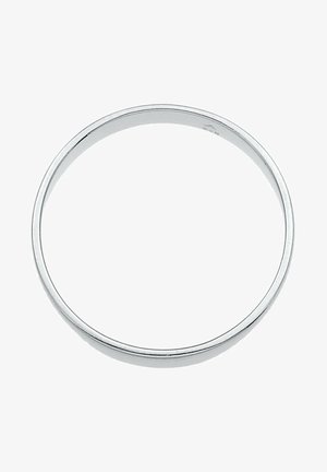 Hopeaketju hopeasta, jossa on sileä, kiillotettu pinta ja ohut, pyöreä muoto. Ei ole lisäkuvioita tai korostuksia.