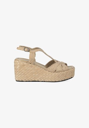Sandalo con zeppa beige intrecciata con cinturini intrecciati, fibbia alla caviglia e suola spessa piattaforma.