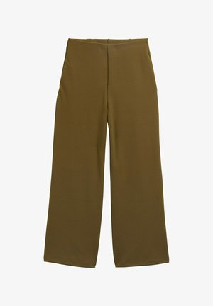 Pantalones de pierna ancha en tela verde oliva, con una textura suave y sin cierres visibles. Diseñados para un ajuste relajado con líneas limpias.