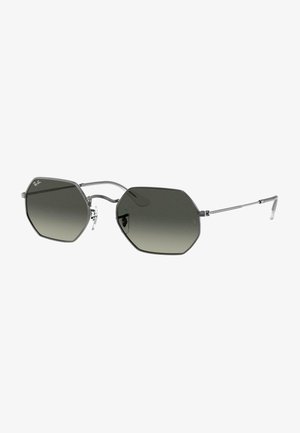 Occhiali da sole Ray-Ban a forma ottagonale con montatura in metallo argentato e lenti grigio scuro sfumate, dotati di naselli regolabili e templi sottili.