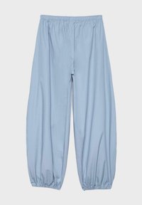 Pantalon bleu clair ample avec taille élastique et poignets élastiques, conçu pour un ajustement détendu et confortable.