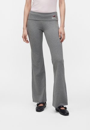 Hollister Co., LOGO FOLDOVER FLARE - Pantalon classique - grey