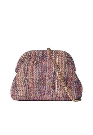 Pochette tissée multicolore texturée avec haut froncé et bandoulière chaîne dorée, petit logo de marque doré au centre devant.