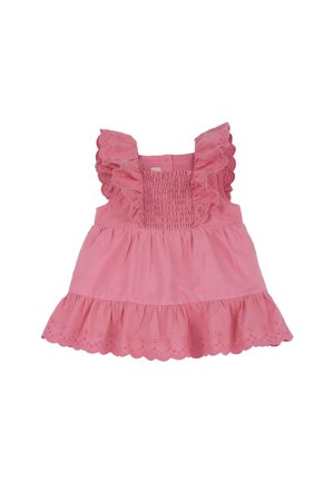 Abito di cotone rosa con maniche a volant, corpetto arricciato e gonna a campana. L'orlo presenta dettagli a zigzag con motivi a occhiello.