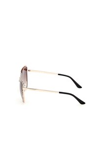 Gafas de sol con degradado marrón, montura de metal dorado y puntas de plástico negro en las varillas. Presentan brazos delgados y lentes rectangulares.