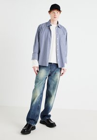 Weekday SPHERE LOW LOOSE - Ohlapne kavbojke - gasoline blue