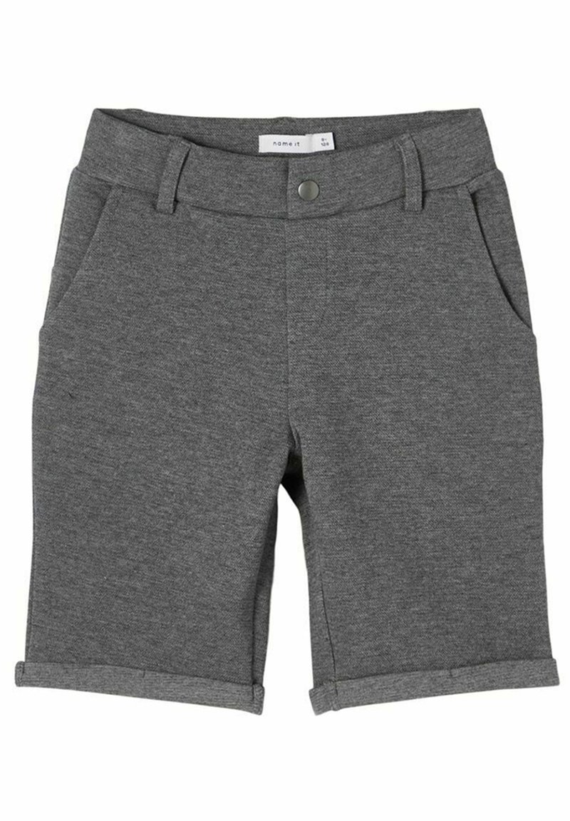 Shorts en maille de coton gris avec ourlets roulés, passants de ceinture, poches avant et fermeture à bouton à la taille.