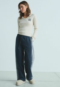 Next REGULAR FIT CABLE  - Svetrík - cream