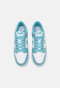 Nike Sportswear DUNK LOW RETRO - Sapatilhas - white/denim turquoise