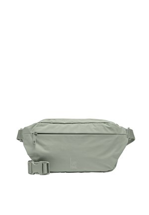 Hellgraue Stoff-Gürteltasche mit vorderer Reißverschlusstasche, verstellbarem Riemen und Kunststoffschnalle, beschriftet mit "GOT BAG."