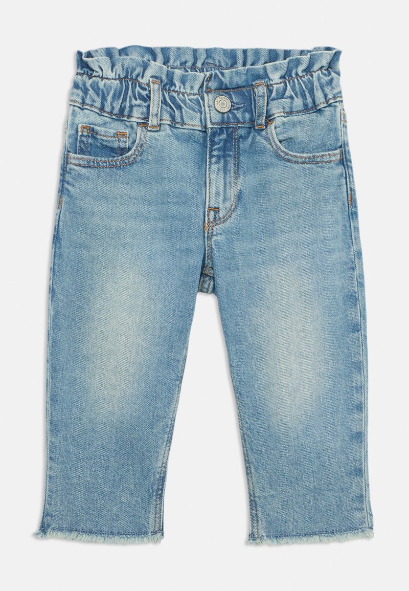 Svijetloplavi traper hlače s elastičnim pojasom, pet džepova i poderanim rubom na dnu. Klasičan dizajn traperica.