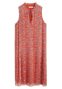 Robe rouge sans manches avec un motif floral bleu et blanc, dotée d'un col montant et d'une ouverture en forme de goutte au devant. Texture plissée sur toute la surface.