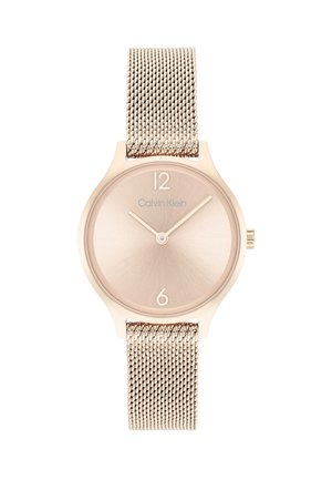Montre Calvin Klein avec un bracelet en maille dorée rose, boîtier rond minimaliste, cadran en doré rose brossé et index en relief aux heures 12 et 6.