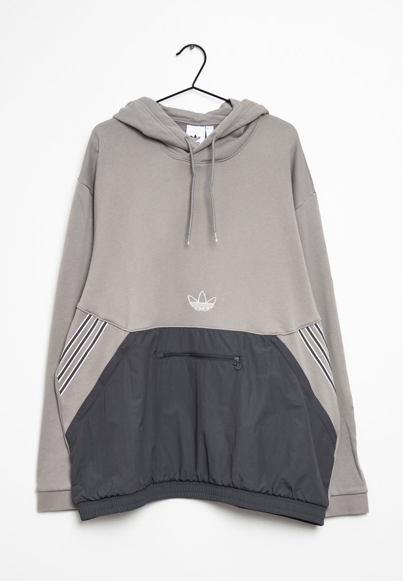 Grå hoodie med kenguruficka, dragskohuva och elastiskt midjeband. Har en kontrasterande panel i mörkgrått och tre vita ränder.