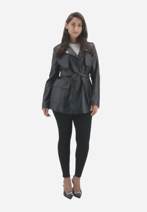 Elara Trenchcoat - schwarz