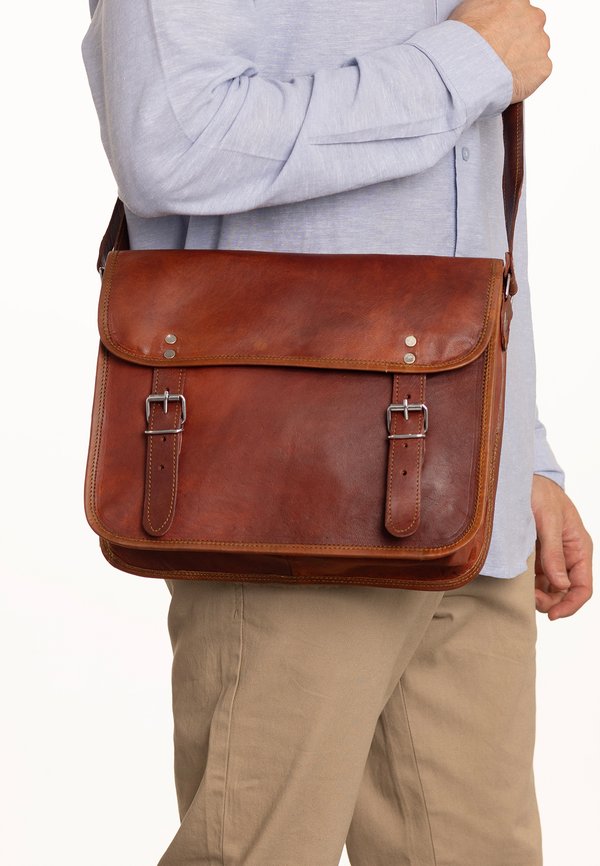 JOHN 11" - Umhängetasche - braun