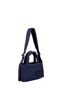 Borsa imbottita blu navy con doppio manico e tracolla staccabile; presenta una forma rettangolare e un patch del logo testurizzato.