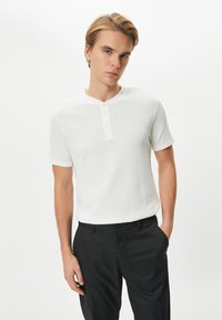 Koton - T-shirt basic