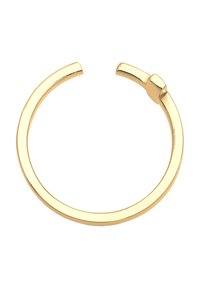 Bracciale in tonalità oro con superficie liscia e lucida, caratterizzato da un design aperto e un accento geometrici a un'estremità.