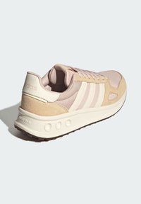adidas Performance Silniční běžecké boty - quartz off white crystal sand