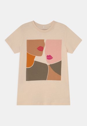 NKFLIRA BOX - T-shirt con stampa - whitecap gray