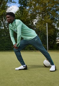 Nike Performance Botines de fútbol para terreno firme - white