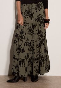 Sélectionné, khaki