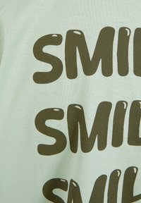 Smilodox MALIN - Triko s potiskem - hellgrün