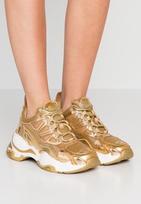 sandro Sneakers - gold-coloured